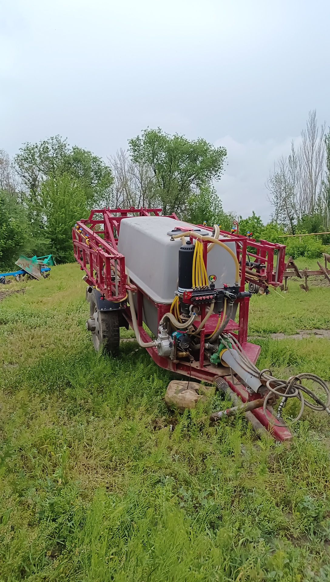 Опрыскиватель прицепной