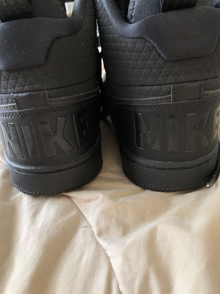 Nike Court Borough Mid Winter Triple Black