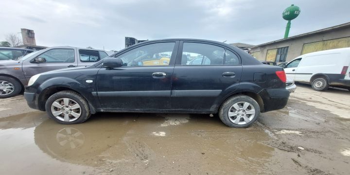 Broasca usa fata dreapta Kia Rio a 2-a generatie