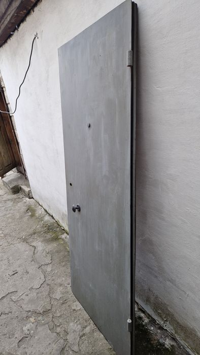 Дверь металлическая с коробкой