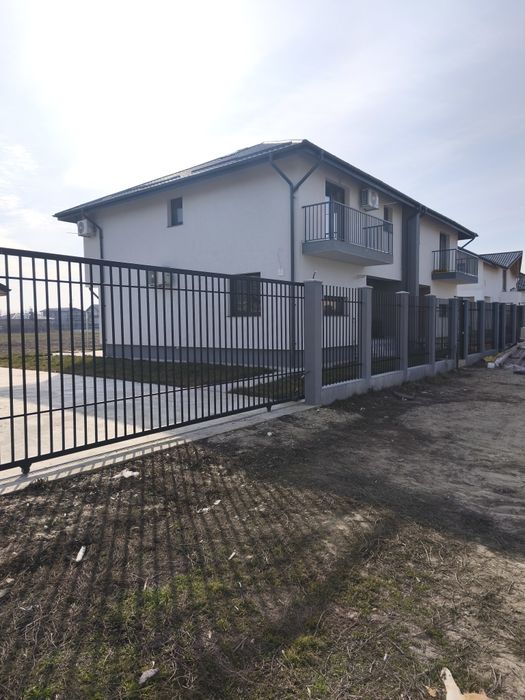 Vând casă în Măgurele, 3 dormitoare, 3 bai, bucătărie închisă