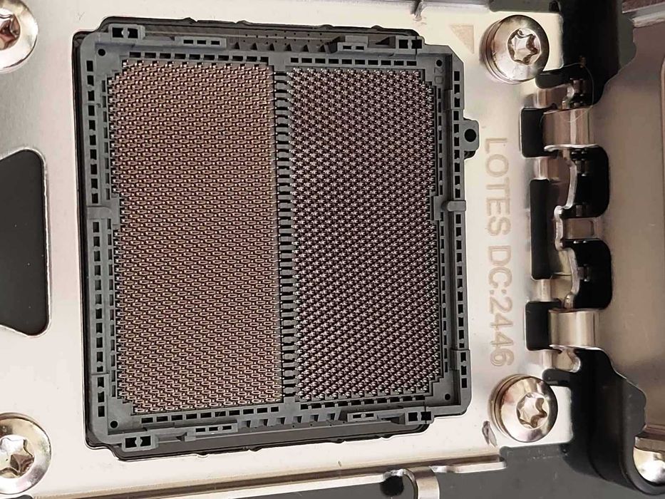 AMD Ryzen 9 9900X + Asus TUF Gaming B650-E Wi-Fi