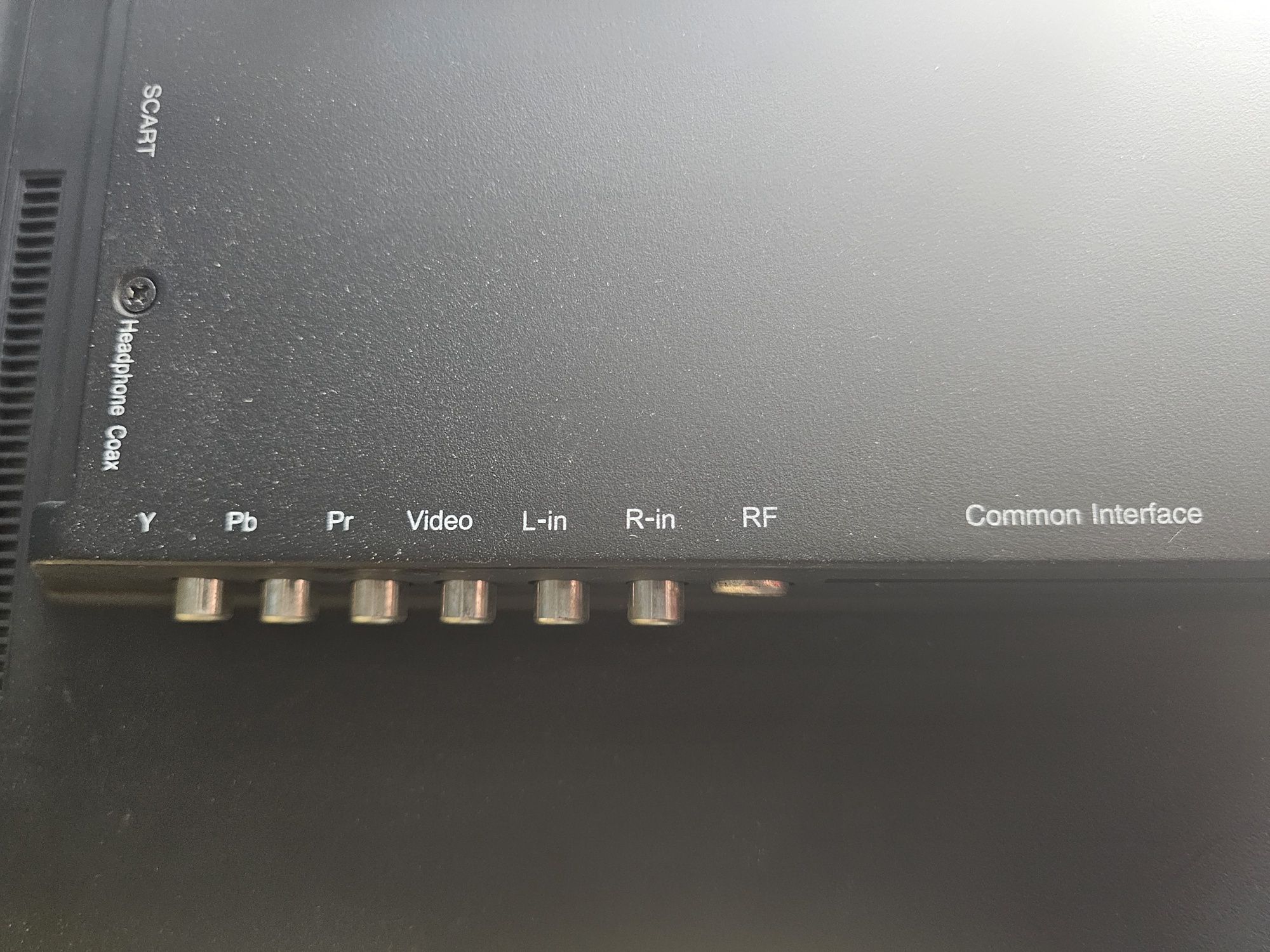 Телевизор 19 инча 12v Dmtech
