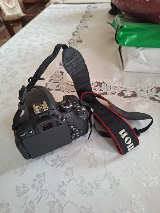 650D Canon kamera holati yangidek