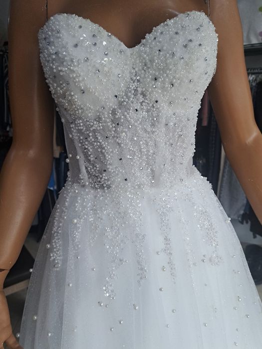 Рокля обсипана с перли