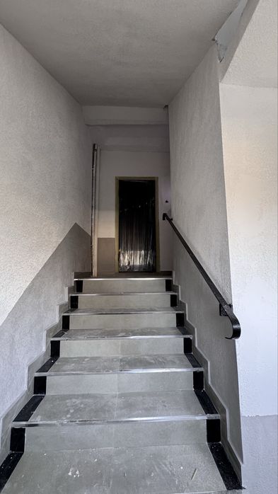 Квартира своя 4 комнаты продаю