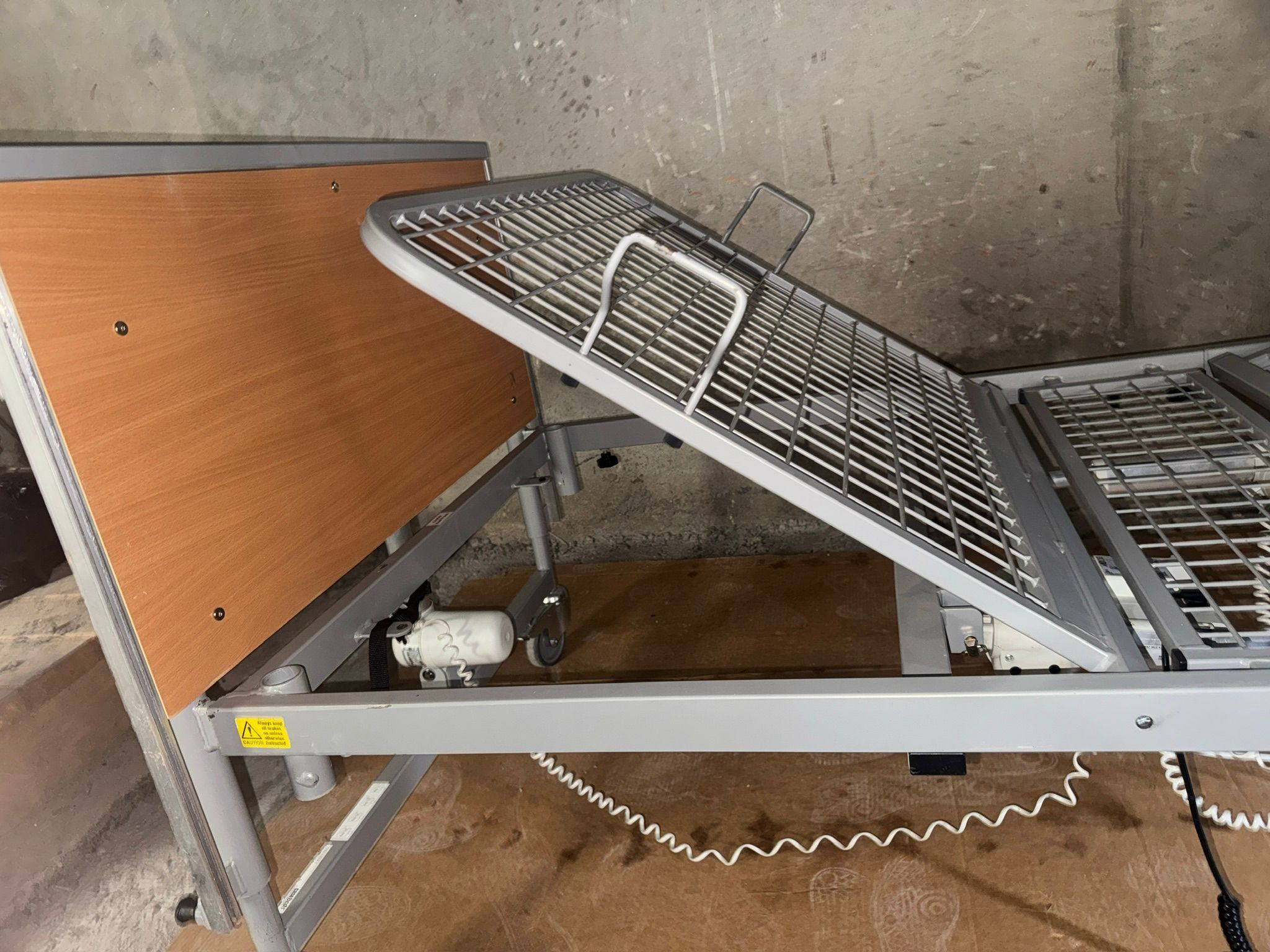 Vanzare pat medical electric pentru bolnavi