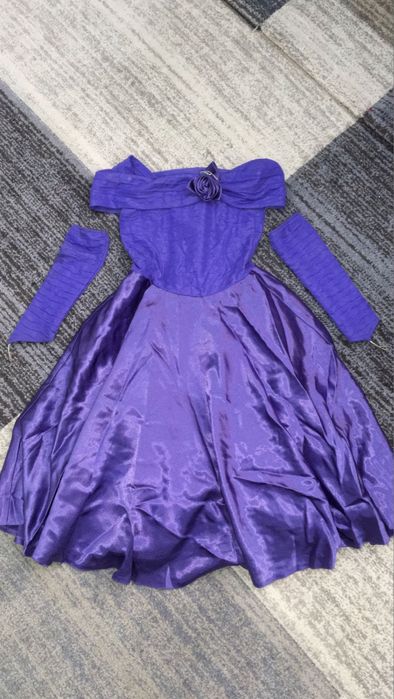 Продам или отдам в прокат детское платье на девочку фиолетового цвета