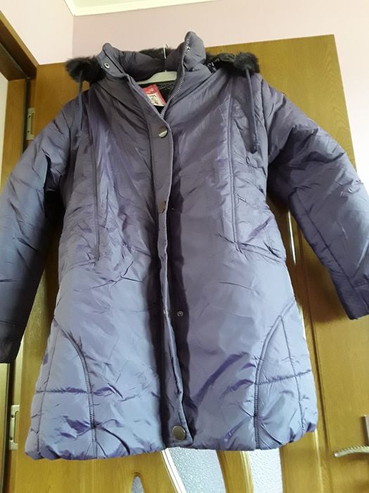 Vând Geacă Damă cu Glugă si Blăniță Mărimea XL  Nouă