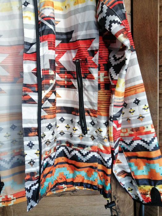 Яке ветровка с качулка