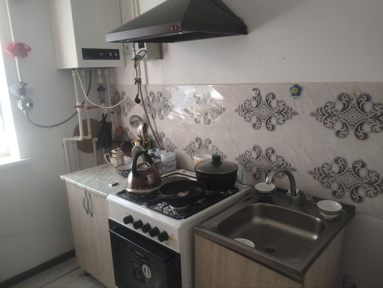 KVARTIRA  TEZDA uy sotilafi 3 xonali barcha sharoitlari bor
