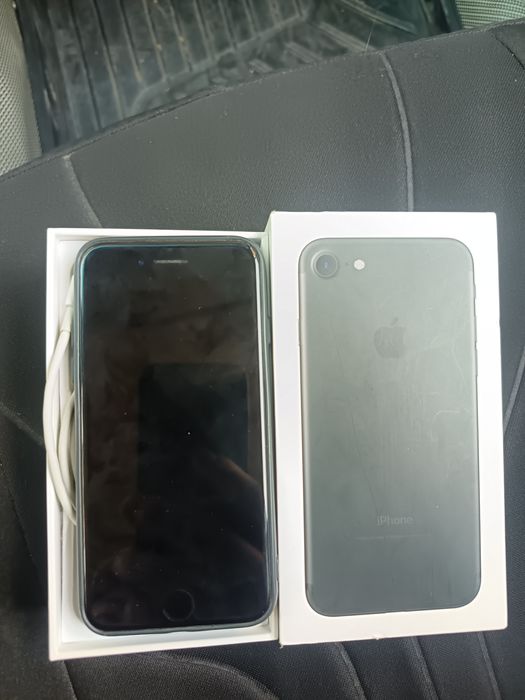 IPhone 7 usta kormagan