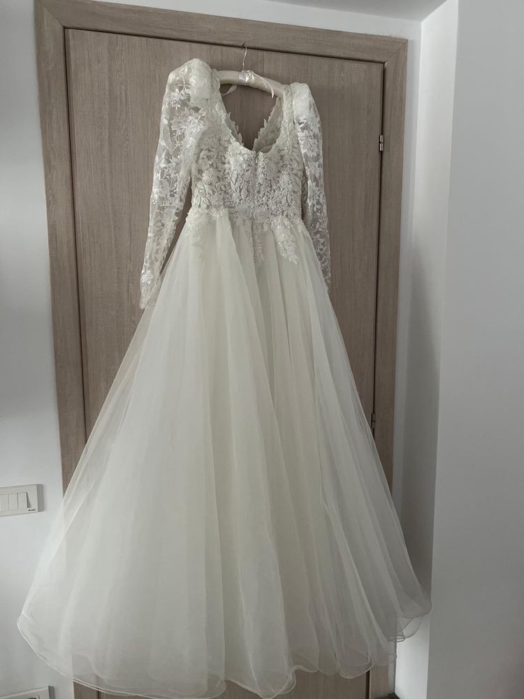 Rochie de mireasa,mărime 36/38, pt inaltime 1,67cm(include voal lung)