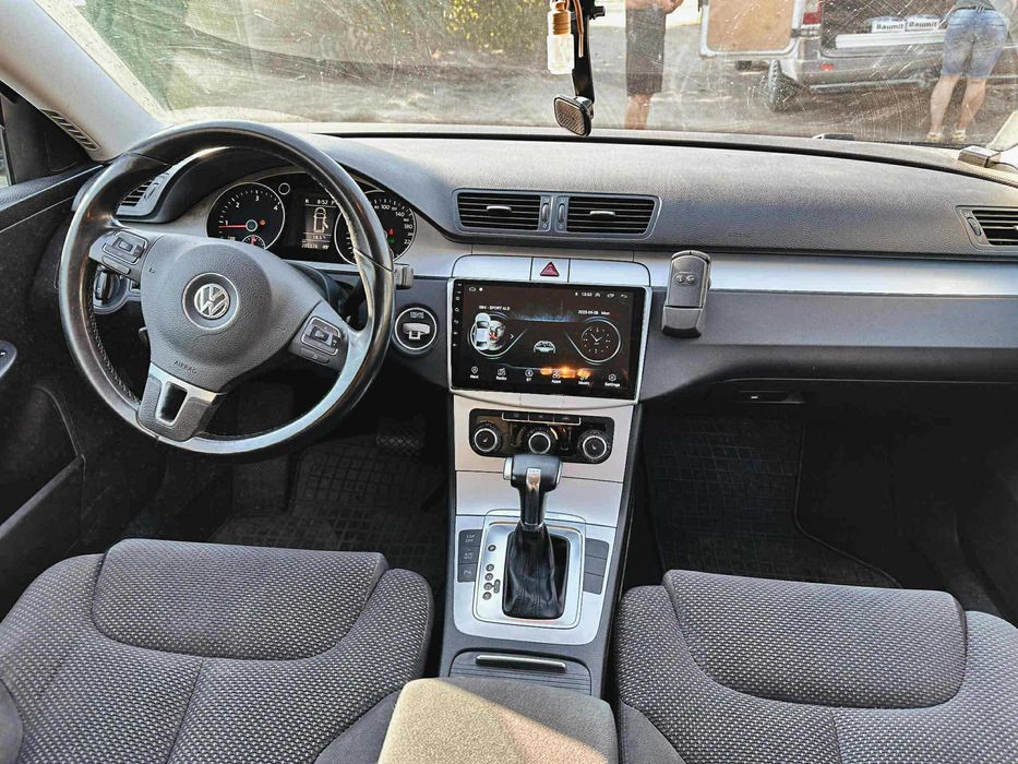 Vând VW Passat B6 2.0 TDI 140 CP 


-