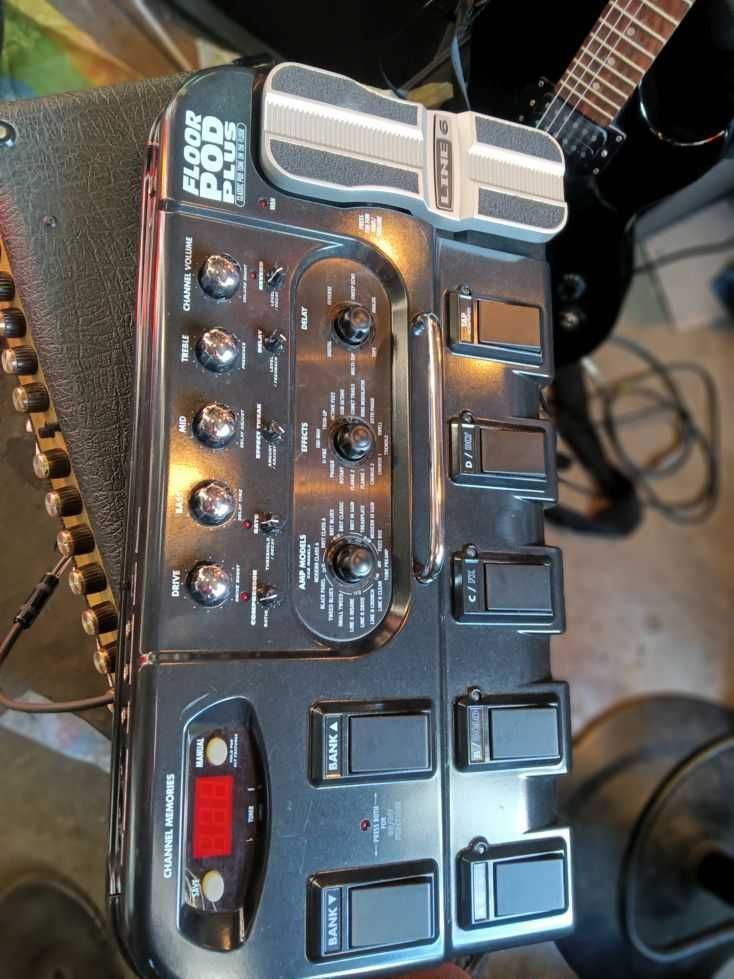Line6, KORG, DIGITECH, ZOOM, NUX- процесор, може с китара, кубе
