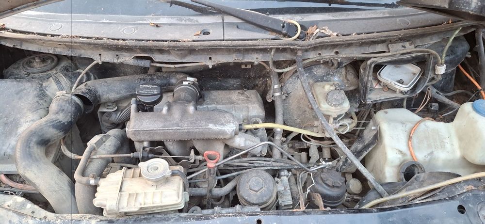 Dezmembrez Mercedes vito 110D 2,3 dizel 1996 motor funcțional.
