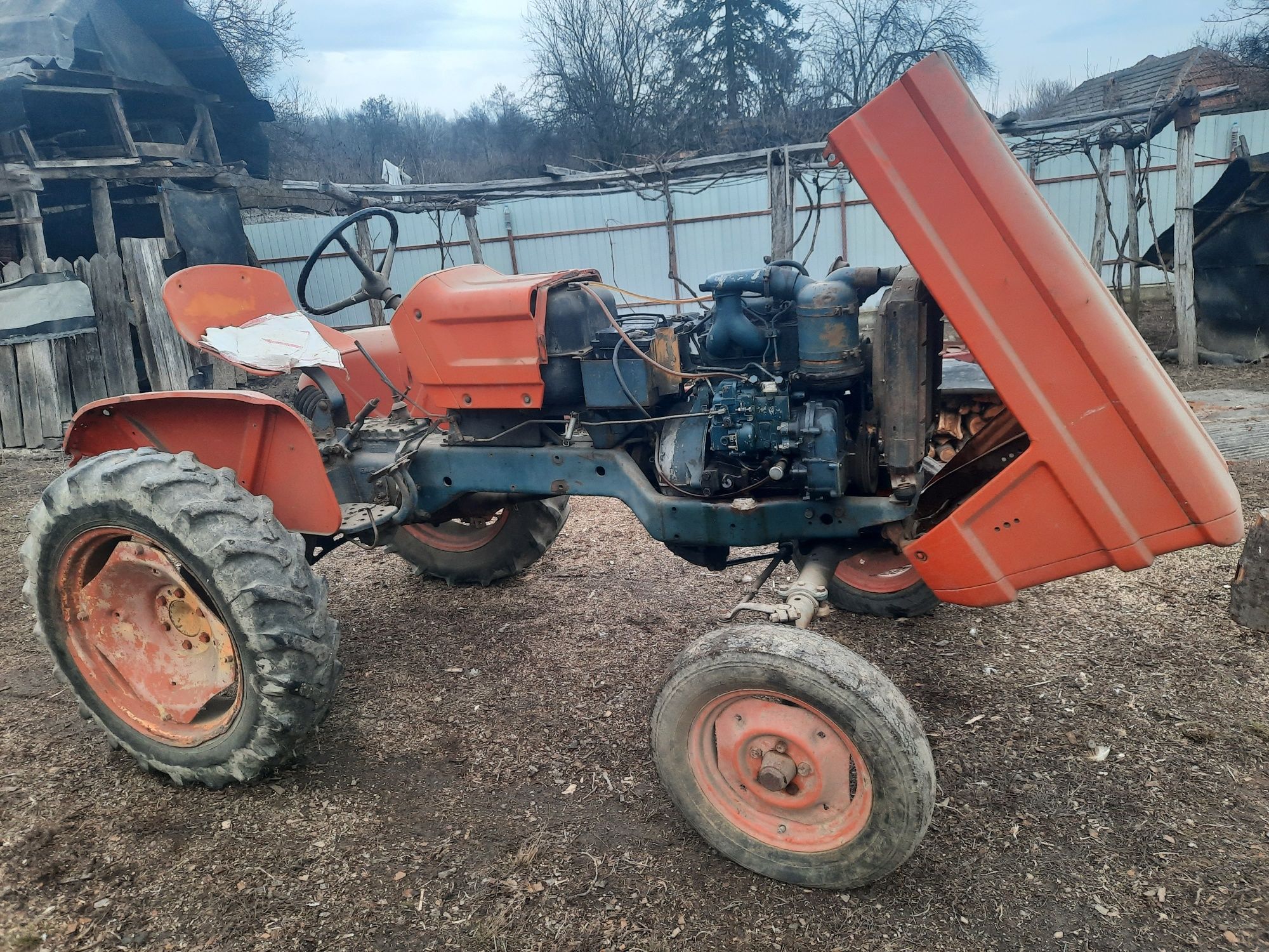 Dezmembrez Tractor Fiat 211 - 215 - 250 - 300