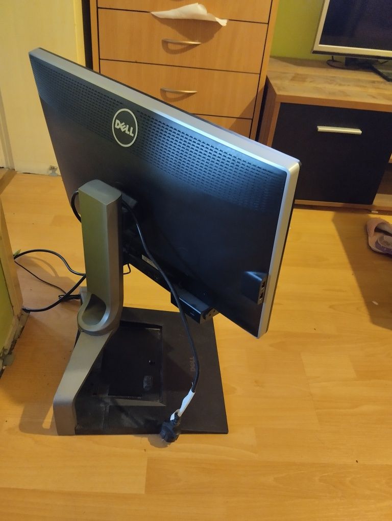 Монитор Dell U2412Mb 24" + регулируема стойка