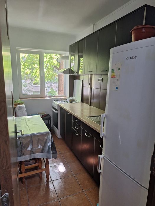 Inchiriez apartament cu 2 camere