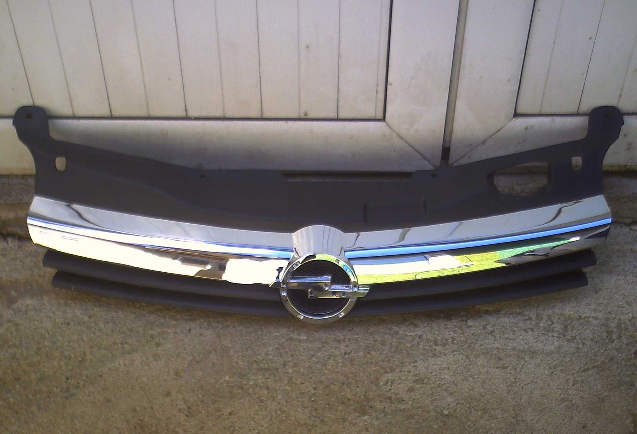 grila radiator Opel Astra H 300 lei