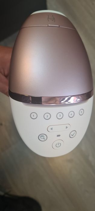 Фотоепилатор Philips lumea Bri977/00