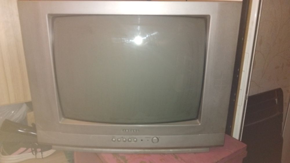 Продавам телевизор самсунг