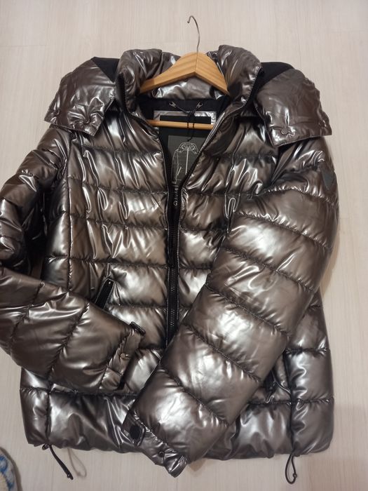 НОВО оригинално дамско яке GUESS