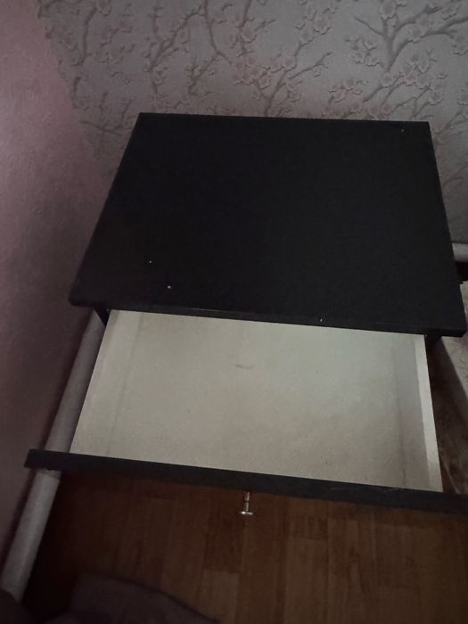 Два прикроватных коммода