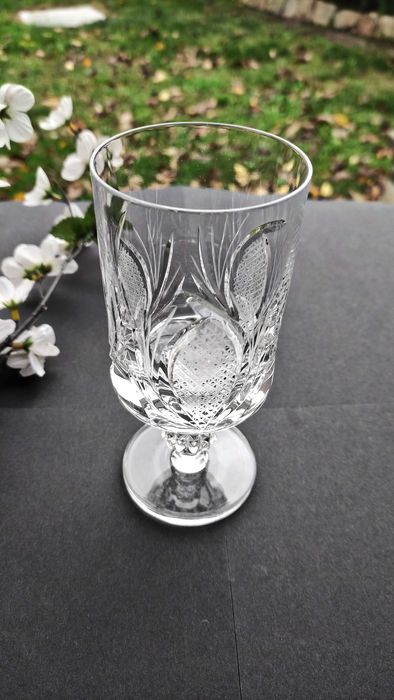 Три великолепни и много масивни кристални чаши за вино ръчна гравюра