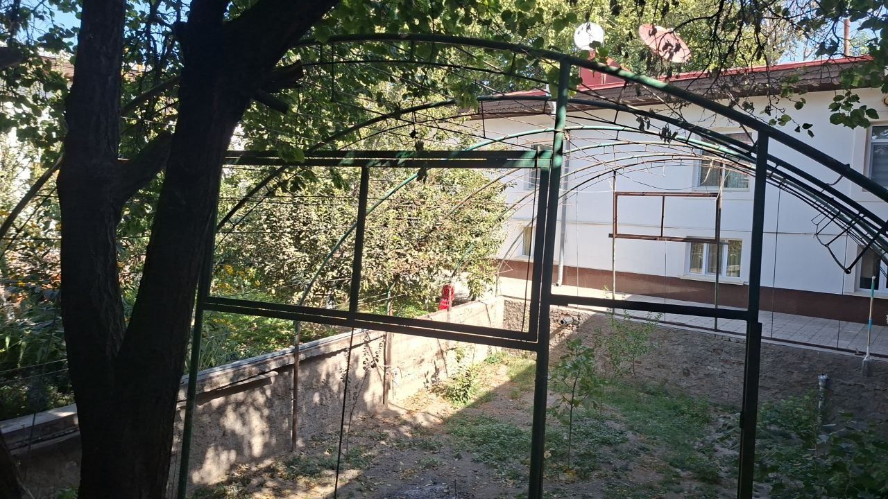 Tayyor parnik sotiladi.