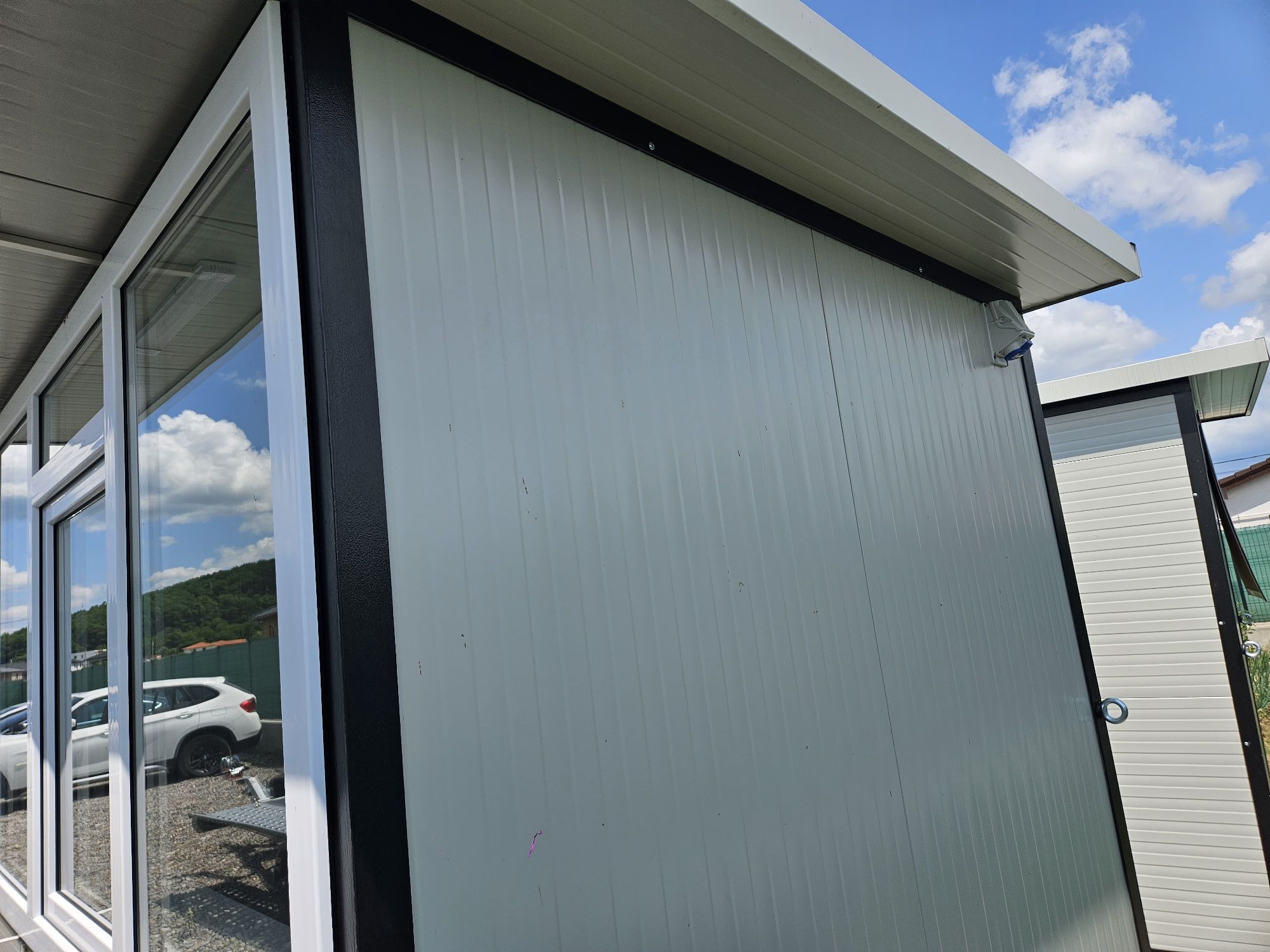 Vând containere/ chioscuri metalice de 3/2