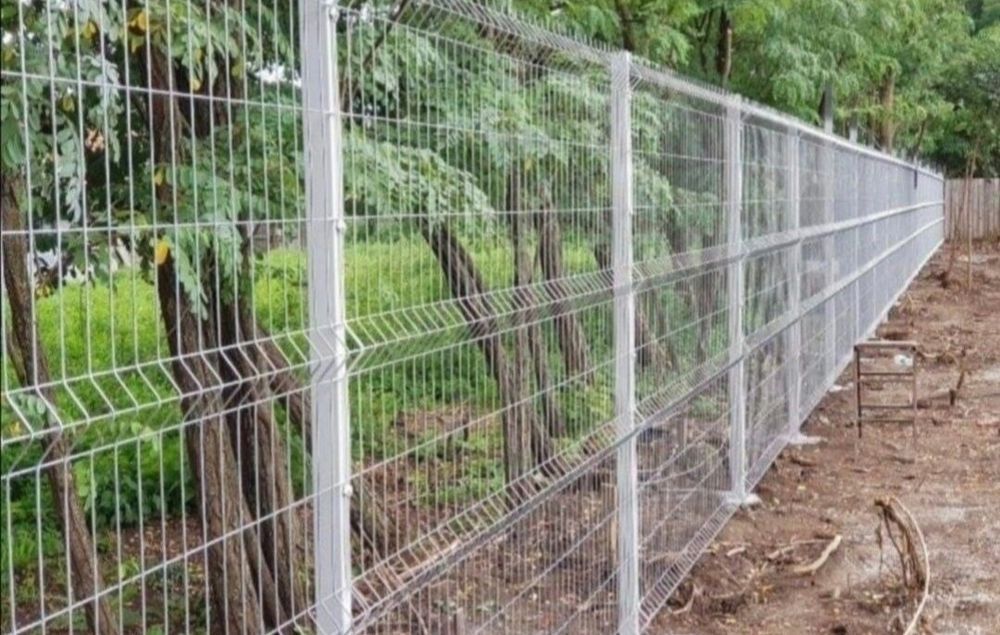 Executam garduri porți imprejmuiri din plasa bordurata sau plasa val