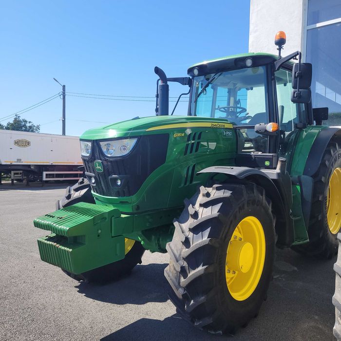 Tractor John Deere 6135M