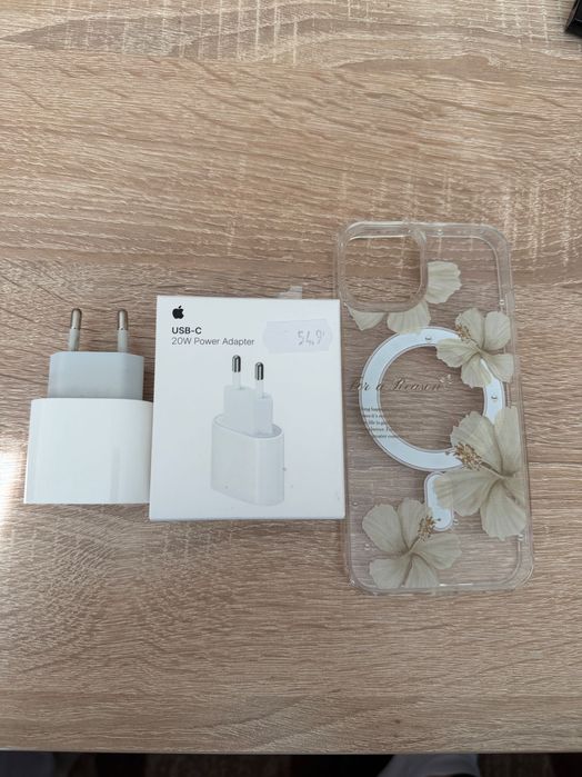 Продавам Айфон 13 128GB Тъмно син