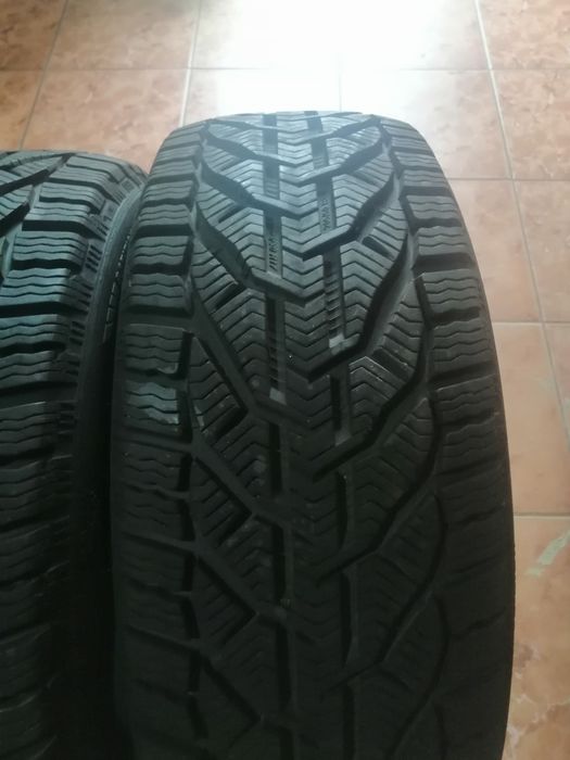 Vând 2 anvelope 205 50 17  Sebring 300 lei buc
