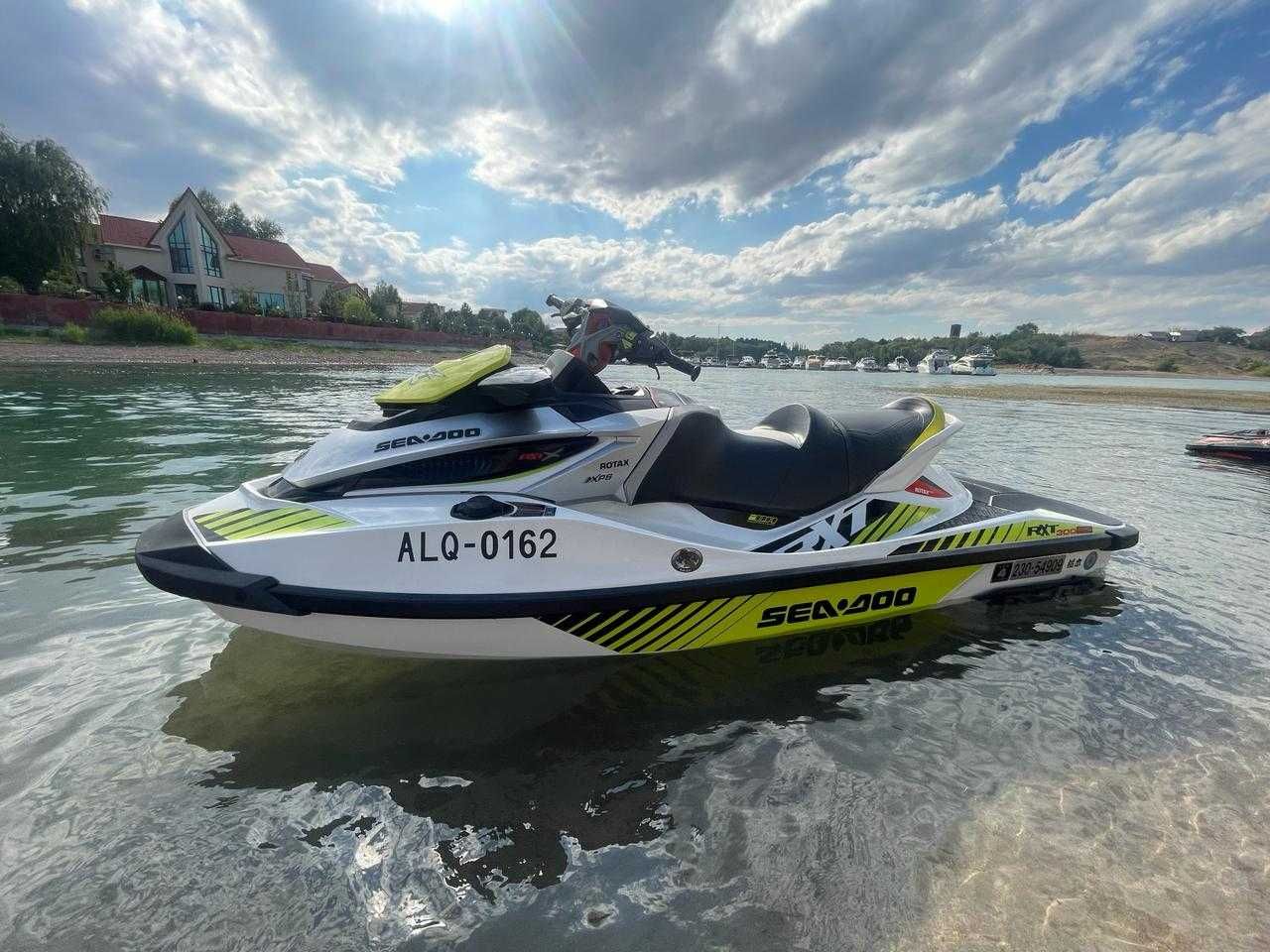 Японский гидроцикл Sea-doo Rxt300rs