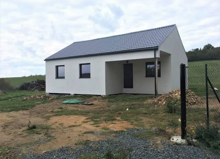 Vand case pe structura metalica invelite cu panouri sandwich