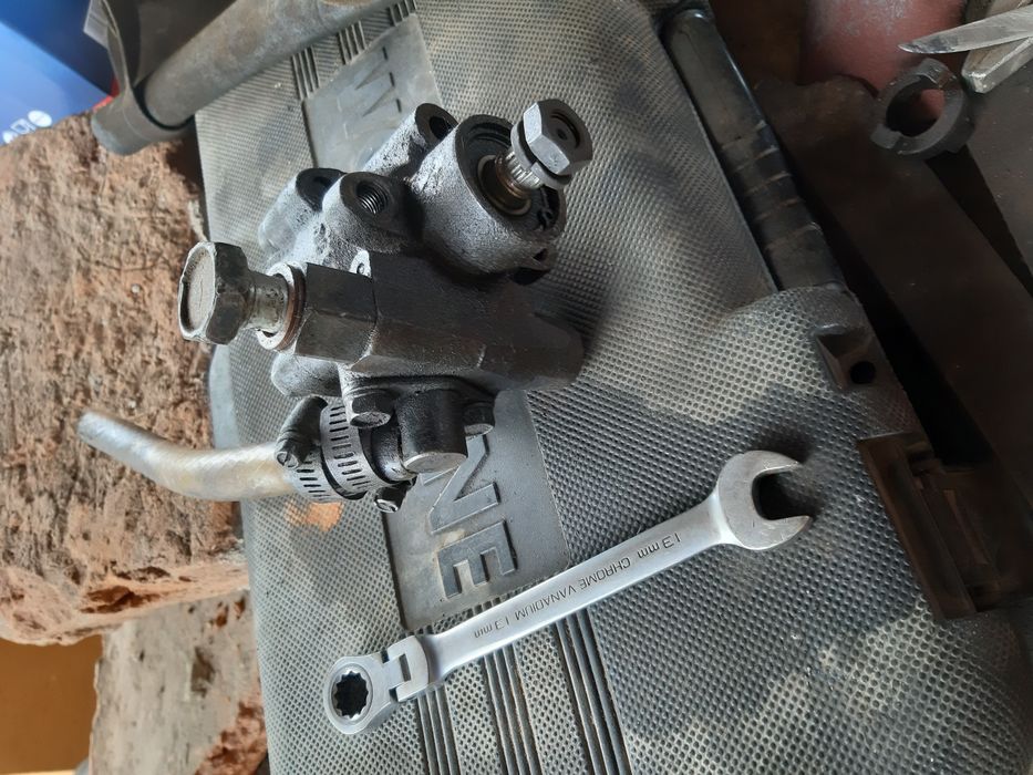 Pompa servo