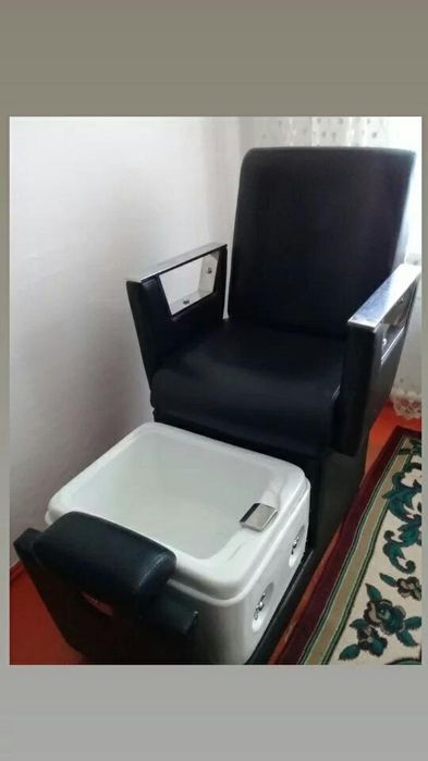 Кресло педикюрное с ванночкой (черное)