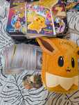Колекция 250 бр. Pokemon карти + кутия с подаръци
