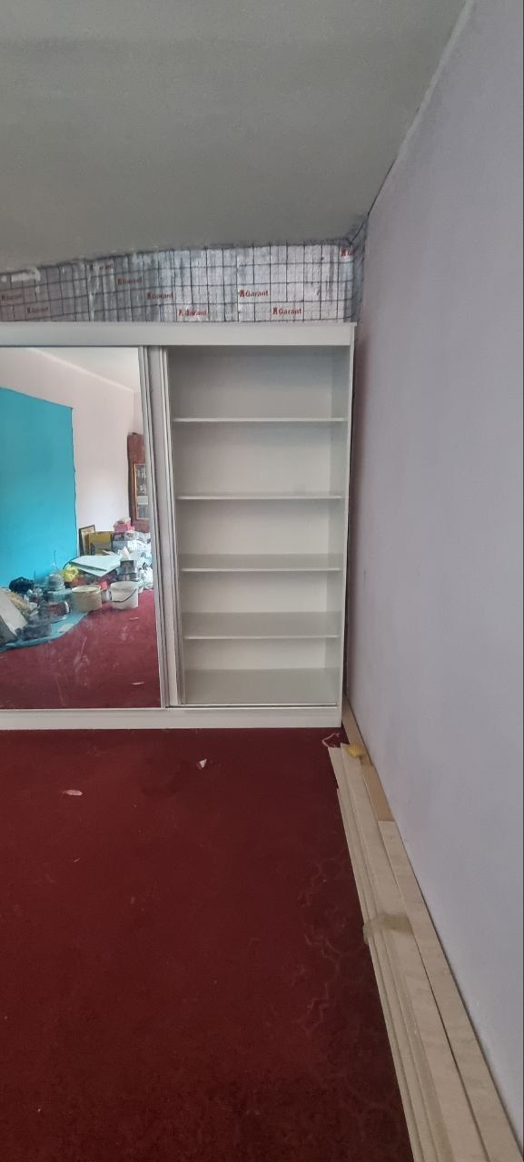 Срочный продам хайтек шкаф купе