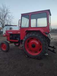 Tractor Universal 650