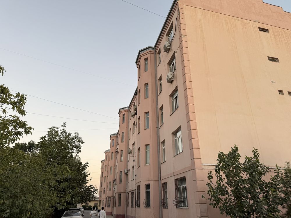 Srochno 2 xonali kvartira sotiladi Novostroyka kadastri bor