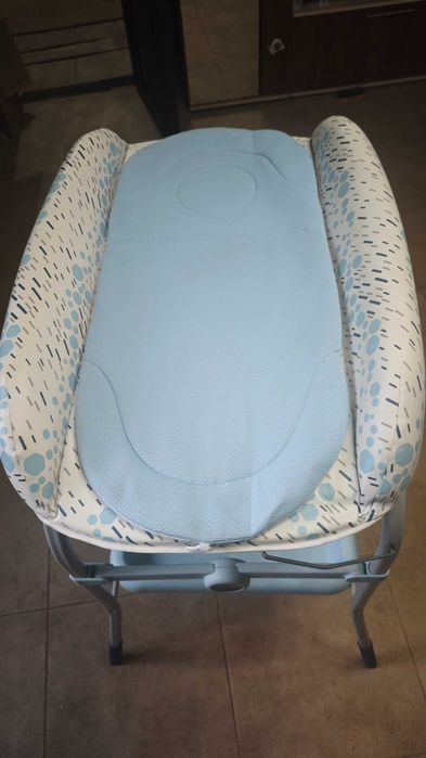 Пеленальный столик + ванночка производителя Chicco