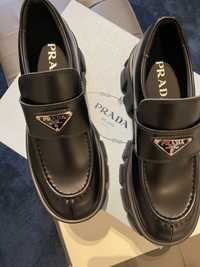 Обувки Prada