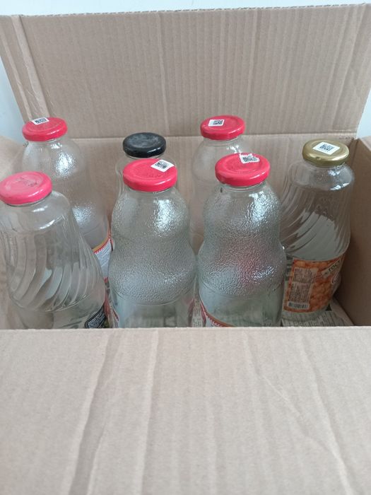 Продам закручивающиеся литровые бутылки чистые