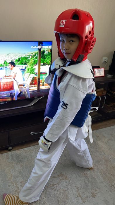 Продам полный комплект для тхэквондо