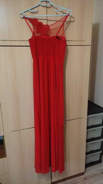 Червена официална рокля