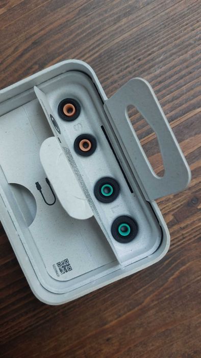 Sony WF-1000XM4 слушалки