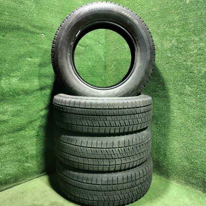 Продам Шины зимний комплект 205/65 R16 Bridgestone VRX2 год 2020
